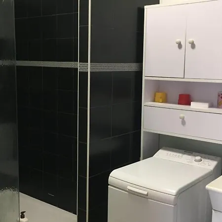 Charmant T2 Au Port De Hyeres, 5 Pers., Proche Plages Et Commerces, Parking Reserve - Fr-1-335-189 Hyeres