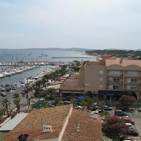 Charmant T2 Au Port De Hyeres, 5 Pers., Proche Plages Et Commerces, Parking Reserve - Fr-1-335-189 * Hyeres